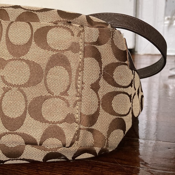 Signature Coach Print Shoulder Bag - Picture 7 of 16